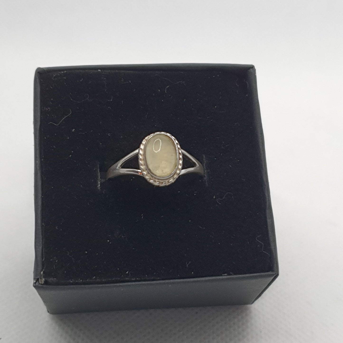 Lemon Quartz Ring size R