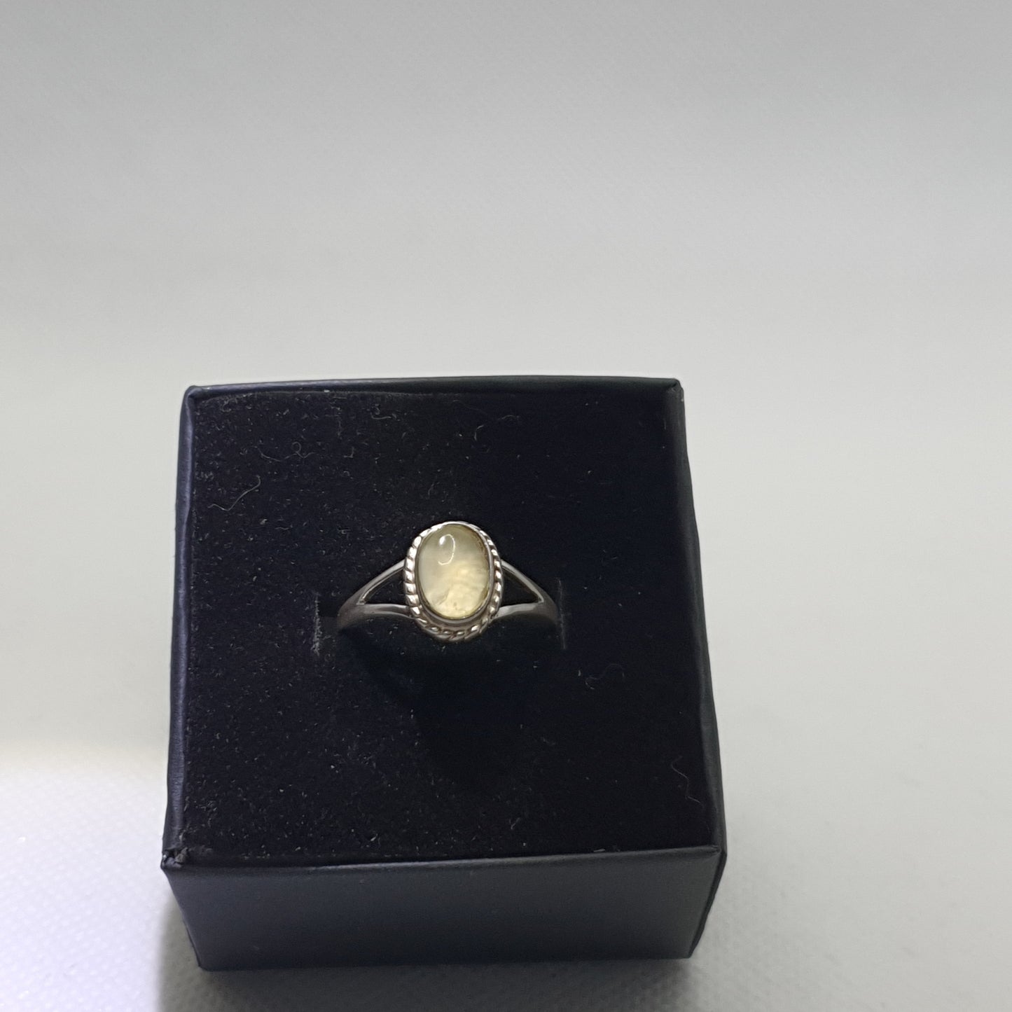 Lemon Quartz Ring size R