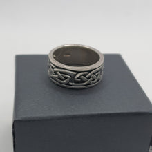 Load image into Gallery viewer, Celtic Knot Ring size O
