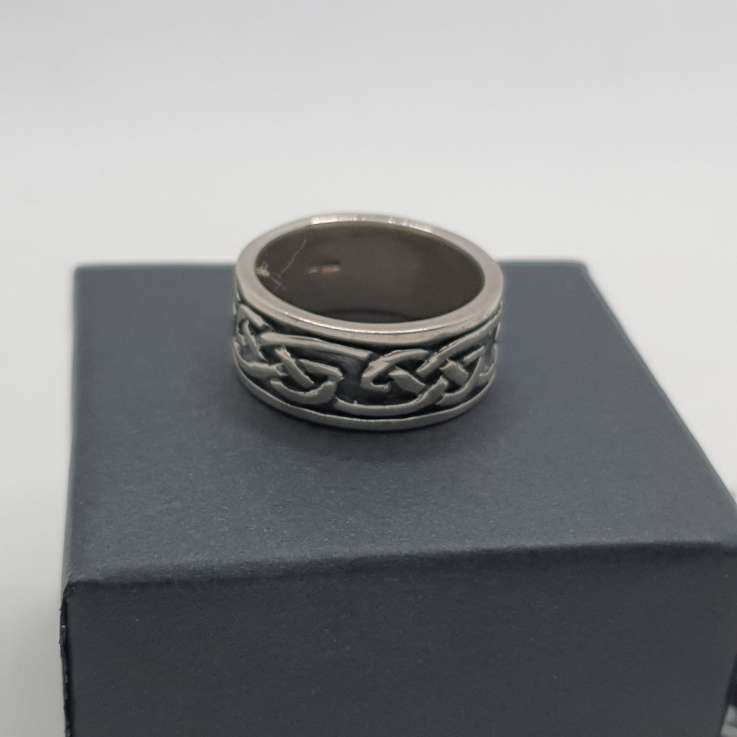 Celtic Knot Ring size O