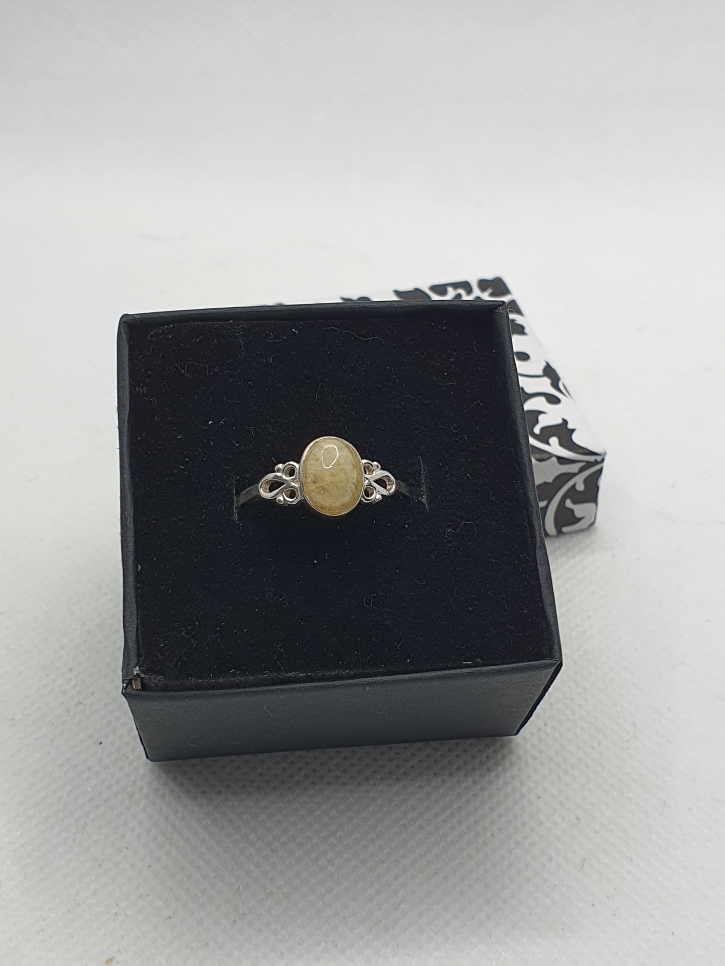 Lemon Quartz Ring size R