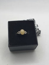 Load image into Gallery viewer, Lemon Quartz Ring size R
