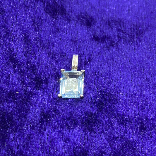 Quartz Diamond Cut Pendant Blue or Clear